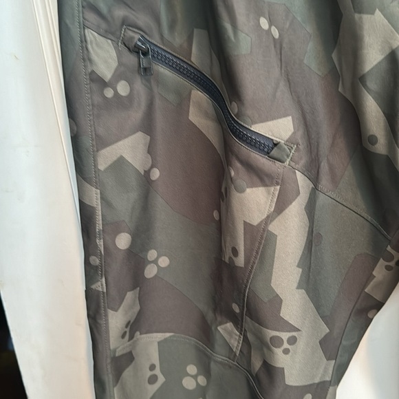Under Armour 🔥sale🔥NWT military green pants - Picture 2 of 10